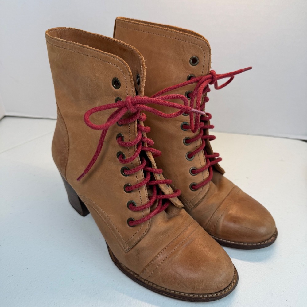 Vince Camuto Vestas Tan Leather Red Lace Up Ankle Boots 9B